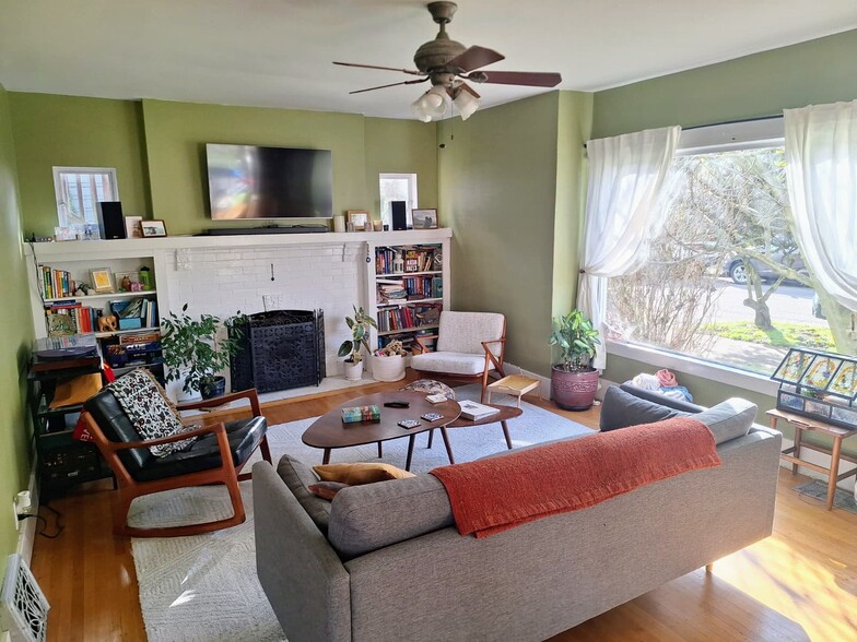 Building Photo - 4332 Eastern Ave N