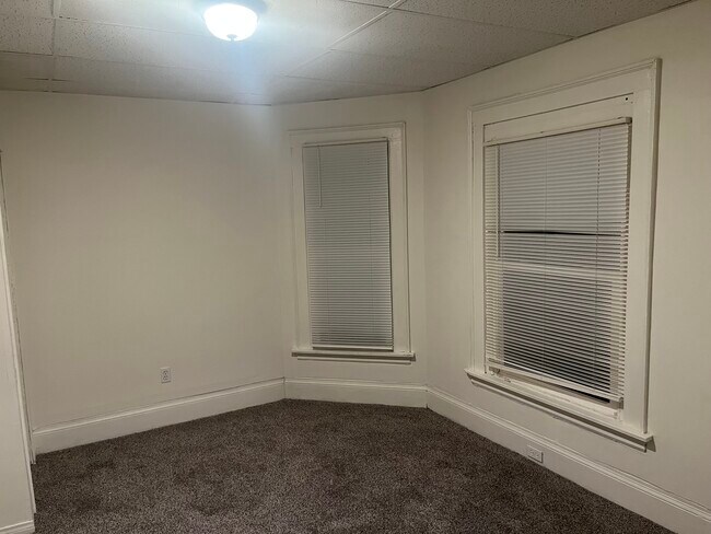 Building Photo - W. Ostrander Ave