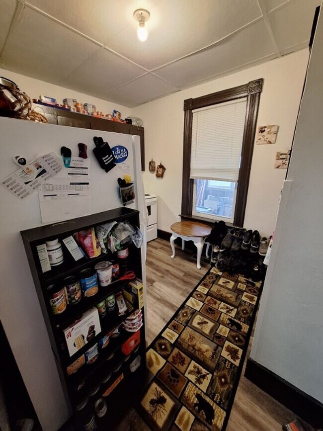 Building Photo - Cute 1 Bedroom 1 Bath Apartment On The Nor...