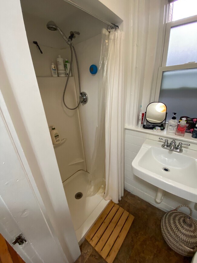 Building Photo - 53 Joy St