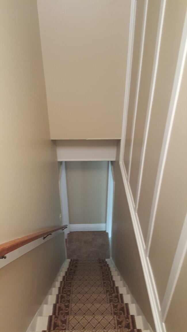 Building Photo - Beautiful 3 bedroom 1 bath home with stora...