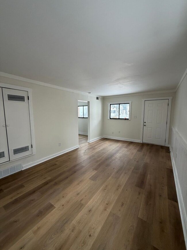 Building Photo - 1500 E 25th Ave