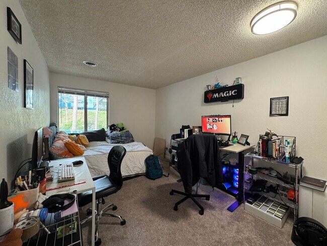 Building Photo - 2 Bedroom Condo Near WWU and Bus Line