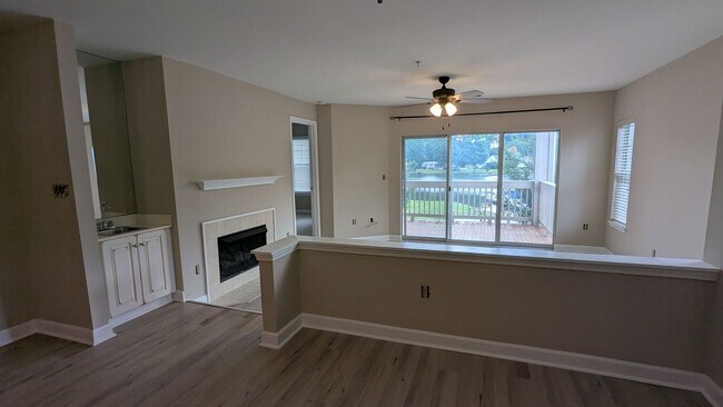 Building Photo - Three Bedroom Waterfront Condo Mooresville