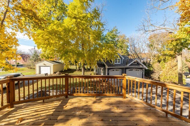 Building Photo - 270 S Center St