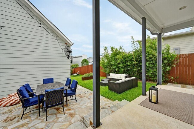 Building Photo - 5904 Florencia Ln