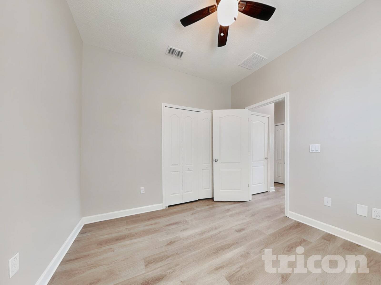 Building Photo - 13811 Newport Shores Dr