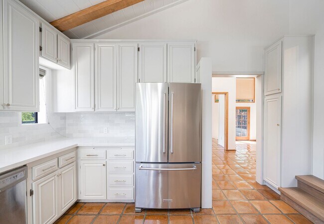 Building Photo - Beautifully Renovated Woodland Hills Home