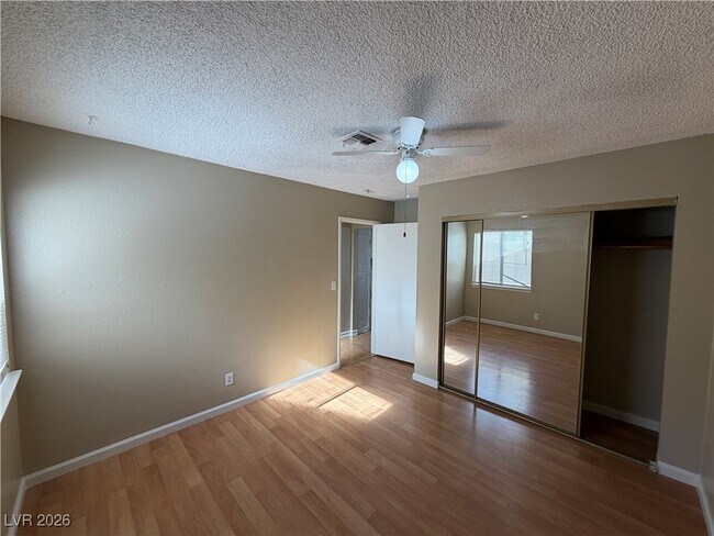 Building Photo - 1912 Harvest Dr