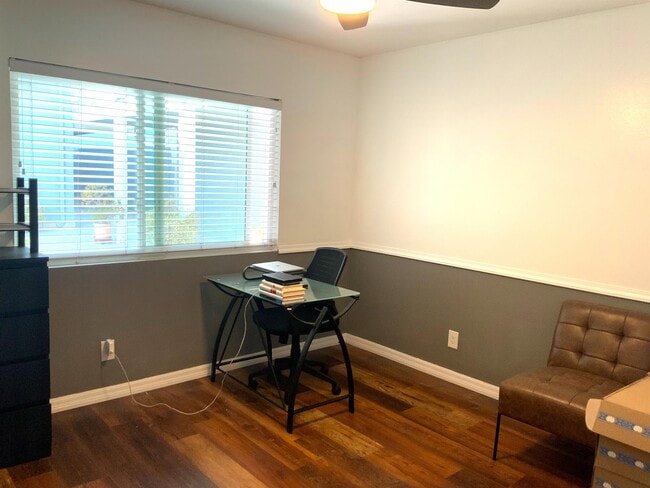 Building Photo - 955 E 3rd St