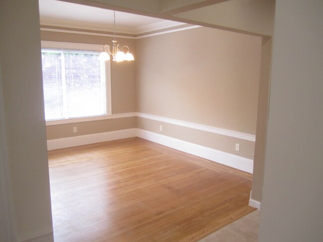 Building Photo - 1305 Cabrillo St