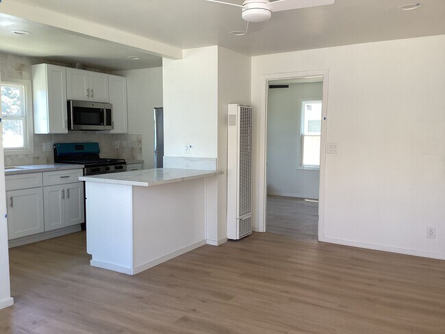 Building Photo - G21900E