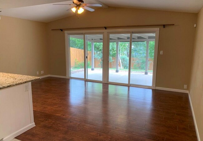 Building Photo - 3 bedroom 2 bathroom in Live Oak