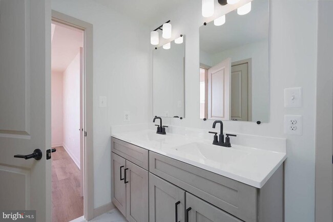 Building Photo - 710 Iron Frg Rd