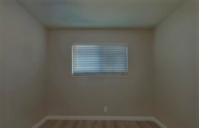 Building Photo - Available And Ready Now!