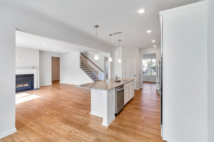 Building Photo - 220 Arwen Dr