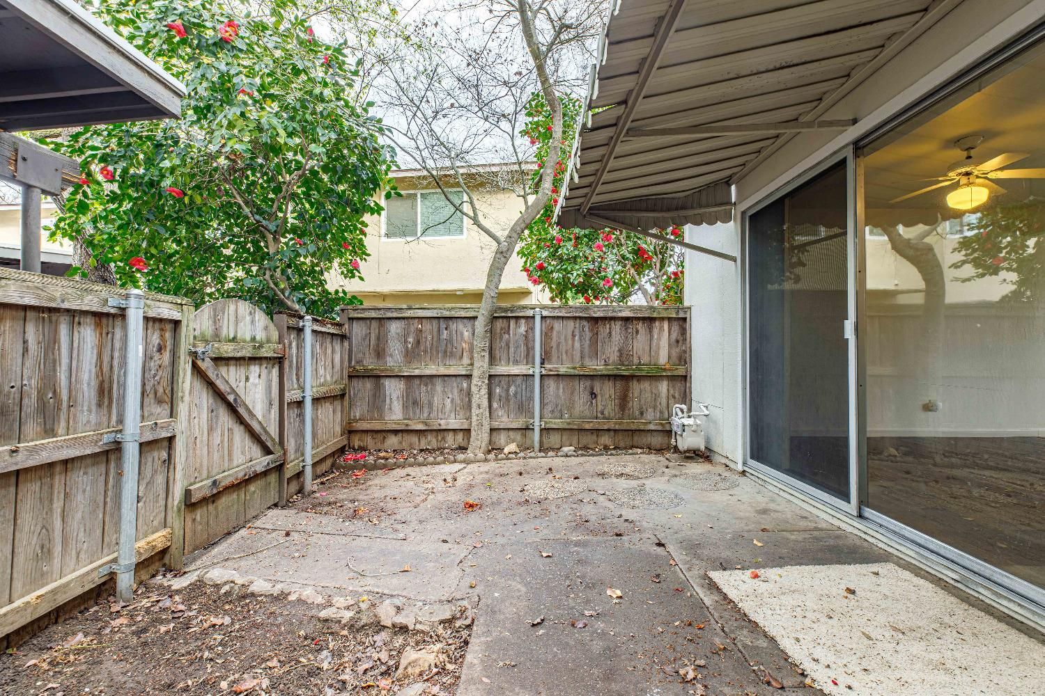 Building Photo - 8820 La Riviera Dr