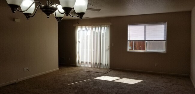 Building Photo - NIN322