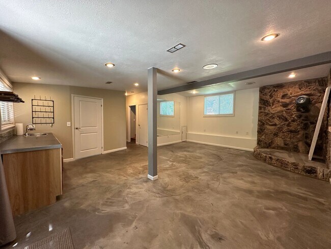 Building Photo - 3 Bed 2 Bath home with 2 Car Garage in Bellingham