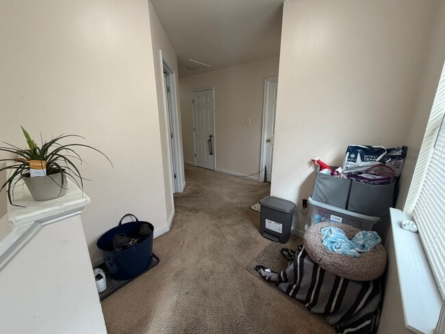 Building Photo - 3 Bdrm/2.5 Bth Home Located Close to I-95