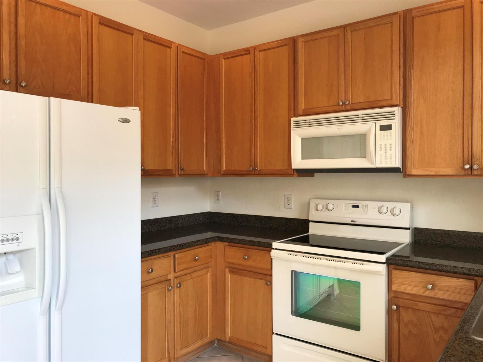 Building Photo - 141 E Thatch Palm Cir