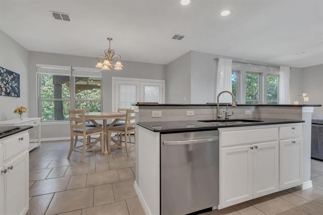 Building Photo - 2100 Acorn Bend