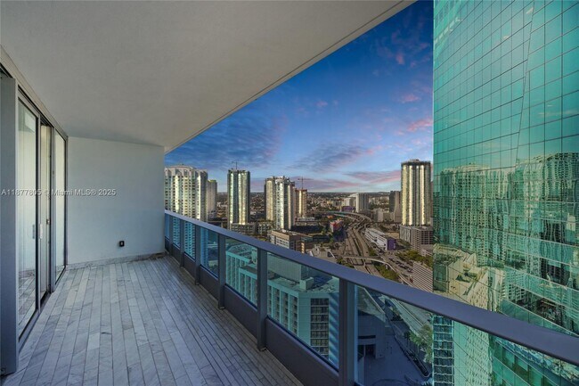 Building Photo - 200 Biscayne Blvd Way