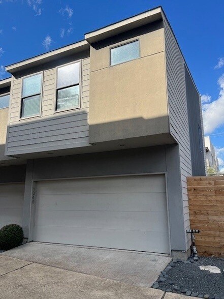 Building Photo - 1045 Bonner St