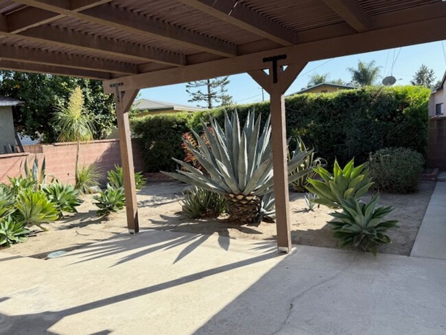Building Photo - WONDERFUL LAKEWOOD HOME-NEW ON MARKET!!