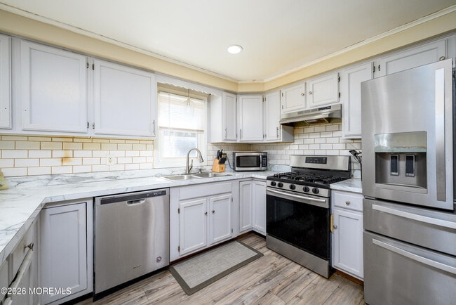 Building Photo - 570 Eltone Rd