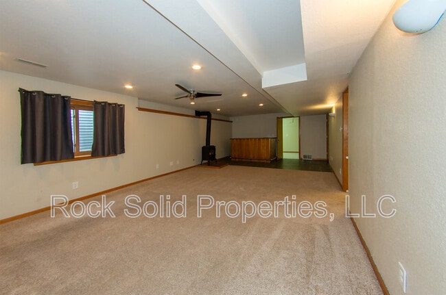 Building Photo - 5027 Green River St