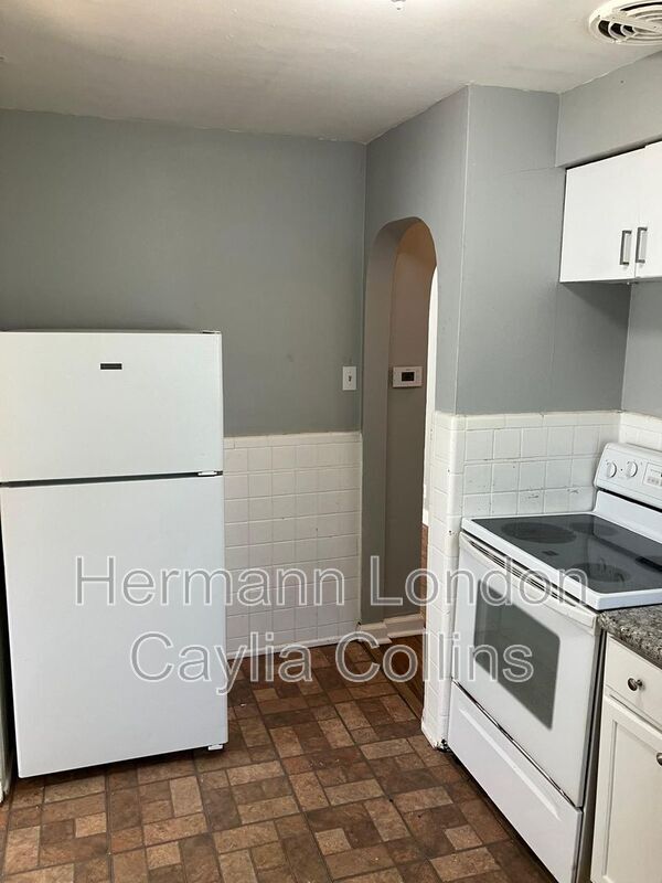 Building Photo - 6308 Everett Dr