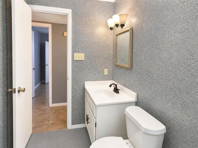 Building Photo - 915 Lemontree Dr