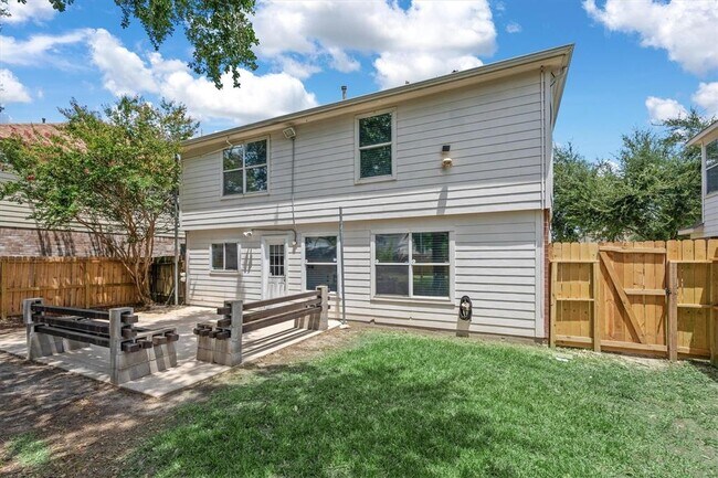 Building Photo - 7322 Foxbrook Dr