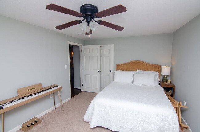 Building Photo - Quaint Single Family Home