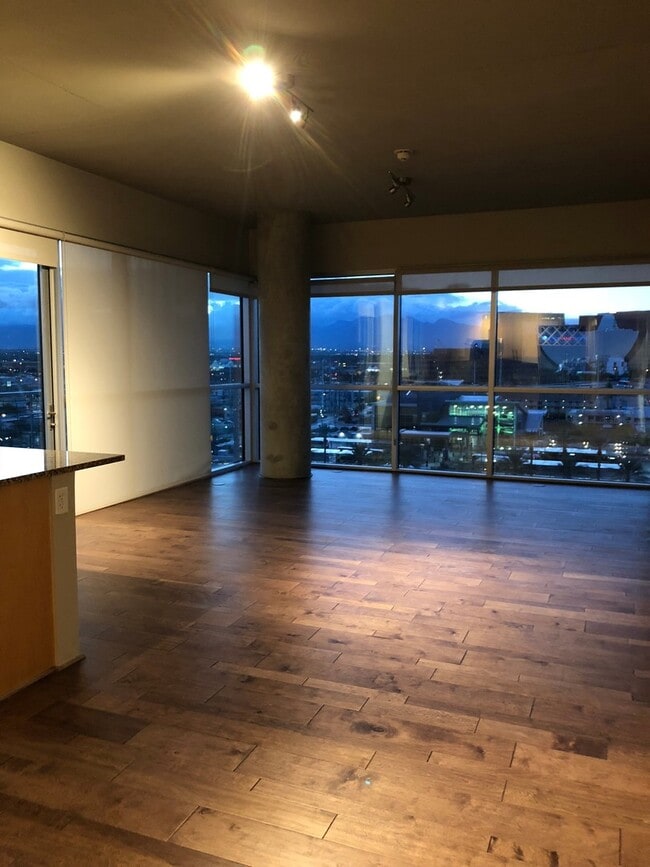 Building Photo - Gorgeous Juhl Unit For Lease