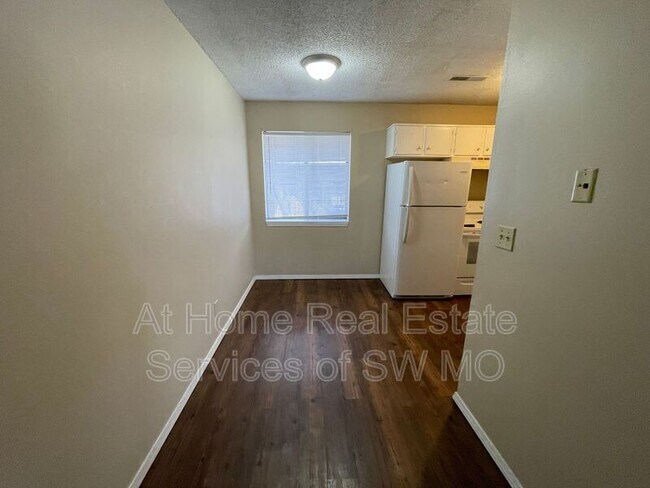 Building Photo - 510 W Scott St