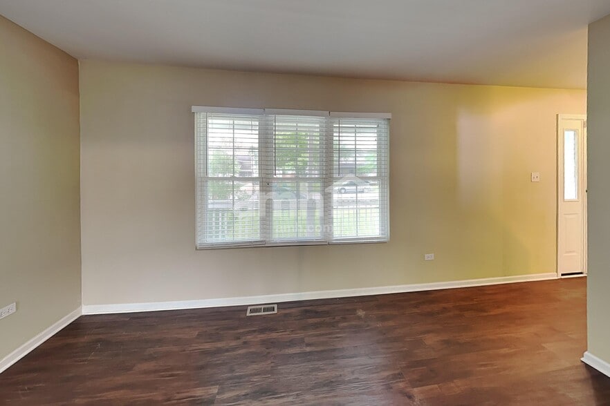 Building Photo - 5301 Sunmeadow Dr