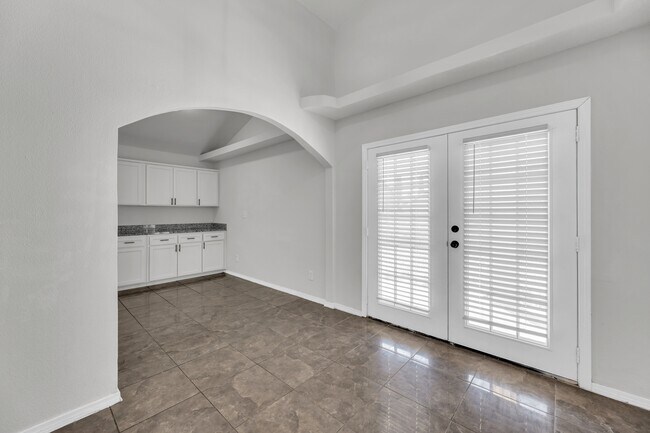 Building Photo - 10400 Valle Koki Dr