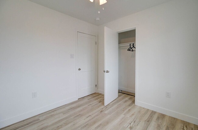 Building Photo - 2539 N 39th Ave