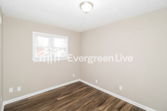 Building Photo - 4053 Chippewa Rd