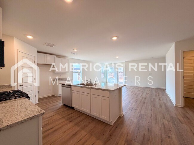 Building Photo - Available NOW! Spacious 5-Bedroom Single Level Home!