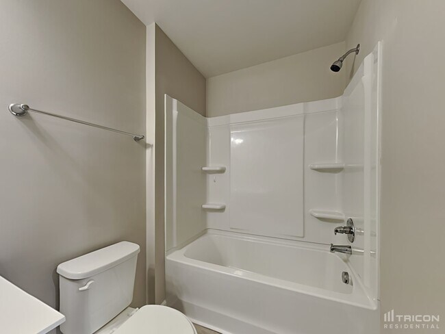 Building Photo - 656 McCormick Ln