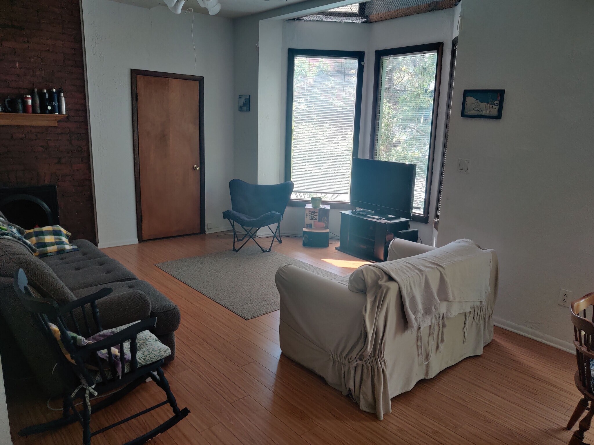 Living Room Bay Windows - 721 Ivy St