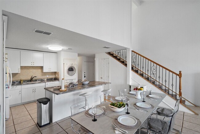 Building Photo - 3 April Point Dr S