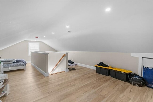 Building Photo - 16 Brinley St