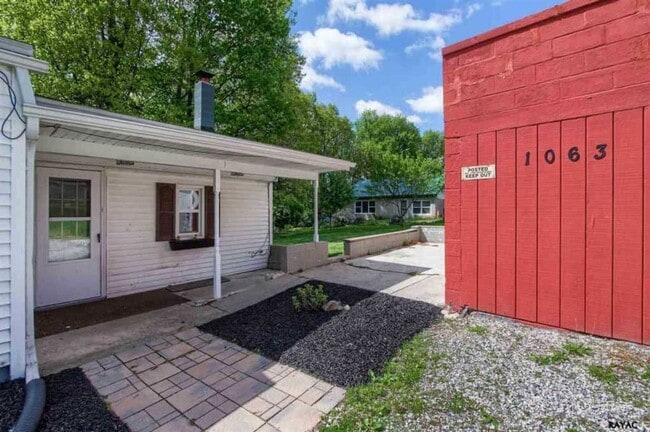 Building Photo - Coming Soon! Beautiful 3 Bedroom, 1 Bath H...