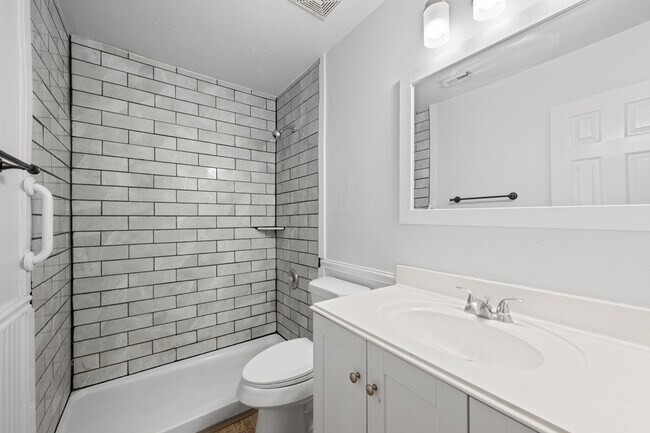 Building Photo - 12130 La Salle Oaks