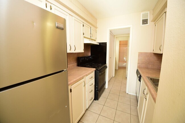 Building Photo - 4750 W 68th St S