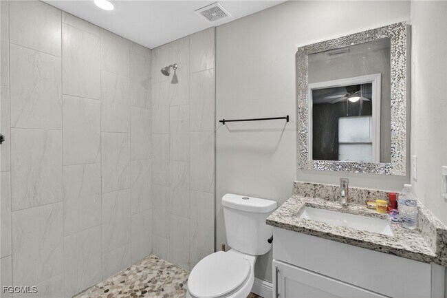 Building Photo - 839 Bedford Dr